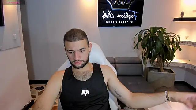 Snapshot of MaximusDick1_ chatting on November 6, 2025, 3:43 am MaximusDick1 online show from November 6, 2025, 3:43 am