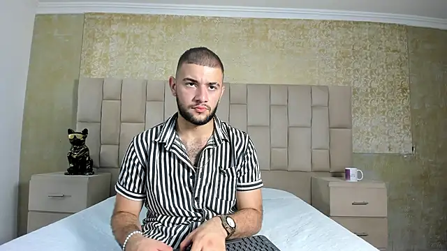 Snapshot of MaximusDick1_ chatting on November 23, 2025, 4:44 am MaximusDick1 online show from November 23, 2025, 4:44 am