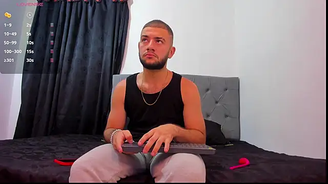 Snapshot of MaximusDick1_ chatting on December 3, 2025, 4:13 am MaximusDick1 online show from December 3, 2025, 4:13 am