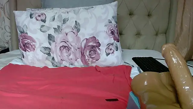 QUEENSHEBAxx01 online show from February 6, 2026, 11:23 pm