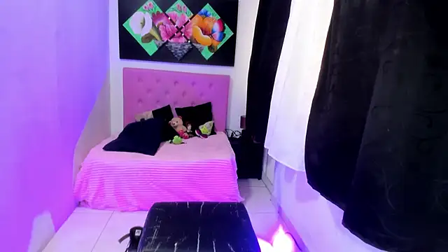 issa kitty online show from November 15, 2025, 6:56 pm