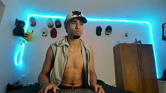 andy 0018 online show from June 9, 2026, 1:39 am