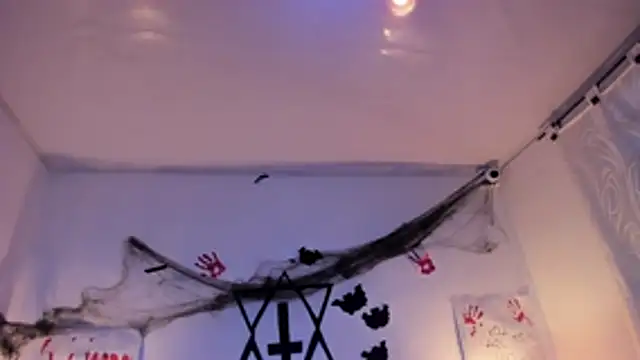 LunaSmitt online show from October 16, 2025, 12:02 pm