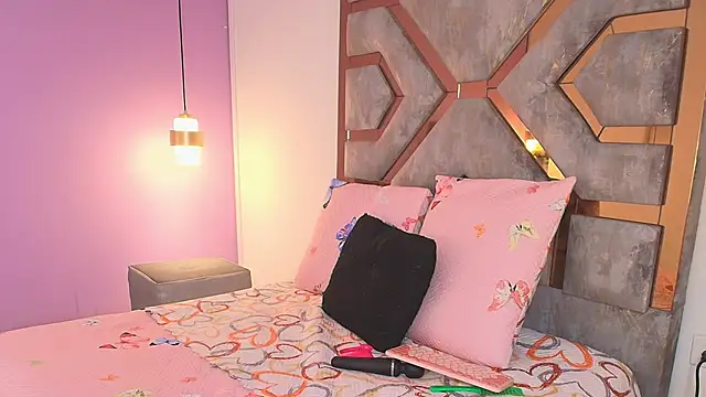 BRITHANY SPARK online show from December 19, 2025, 3:54 am