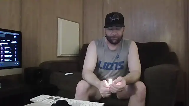 Edward LongCock online show from April 12, 2026, 4:49 am