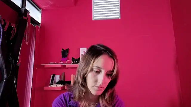 Ambar Roux  online show from December 15, 2025, 1:50 pm