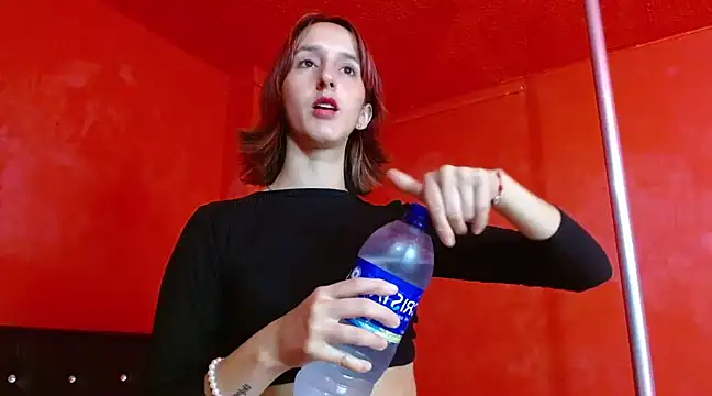 Snapshot of Ambar_Roux_ chatting on March 4, 2025, 1:38 pm Ambar Roux online show from March 4, 2025, 1:38 pm