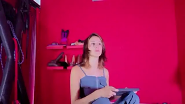 Snapshot of Ambar_Roux_ chatting on October 29, 2025, 1:43 pm Ambar Roux online show from October 29, 2025, 1:43 pm