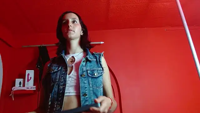 Snapshot of Ambar_Roux_ chatting on March 19, 2025, 2:57 pm Ambar Roux online show from March 19, 2025, 2:57 pm