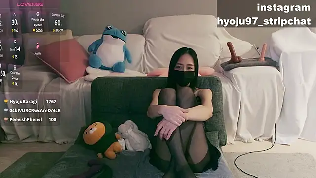 hyoju97 online show from March 1, 2025, 8:42 pm