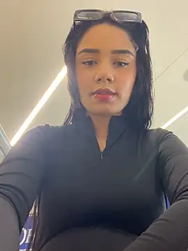  Luana online show from November 11, 2025, 5:41 pm