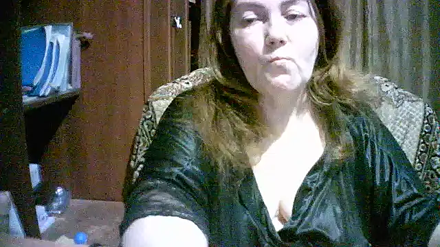 Snapshot of Madame-Butterfly chatting on October 31, 2025, 10:27 pm Madame-Butterfly online show from October 31, 2025, 10:27 pm