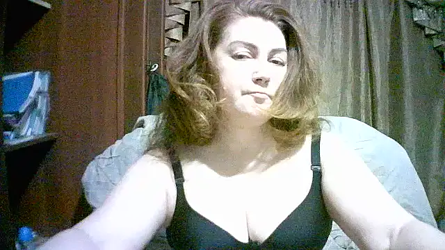 Snapshot of Madame-Butterfly chatting on November 19, 2025, 10:32 pm Madame-Butterfly online show from November 19, 2025, 10:32 pm