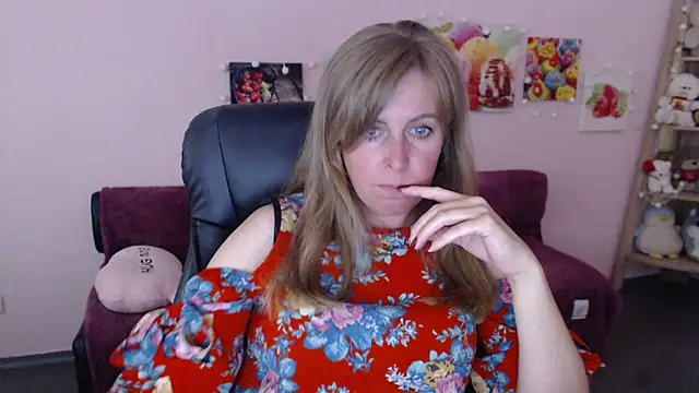 Snapshot of Hot_Milady chatting on June 19, 2026, 7:25 am Hot Milady online show from June 19, 2026, 7:25 am