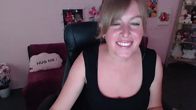 Snapshot of Hot_Milady chatting on July 8, 2026, 7:53 am Hot Milady online show from July 8, 2026, 7:53 am