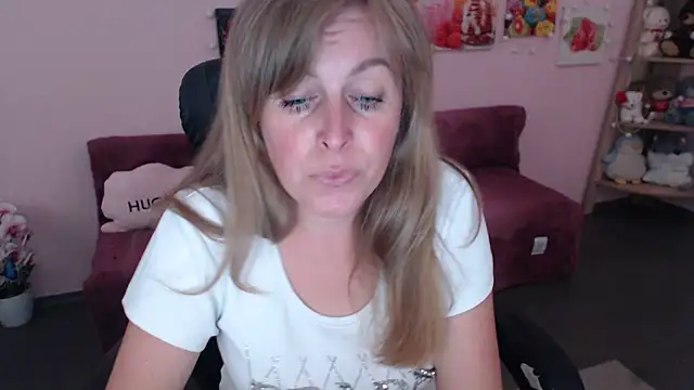 Snapshot of Hot_Milady chatting on July 1, 2026, 7:30 am Hot Milady online show from July 1, 2026, 7:30 am