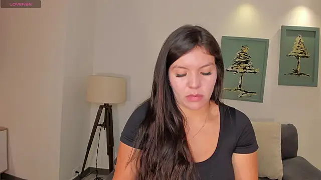 ValeriaRoldanX online show from May 8, 2026, 6:34 pm