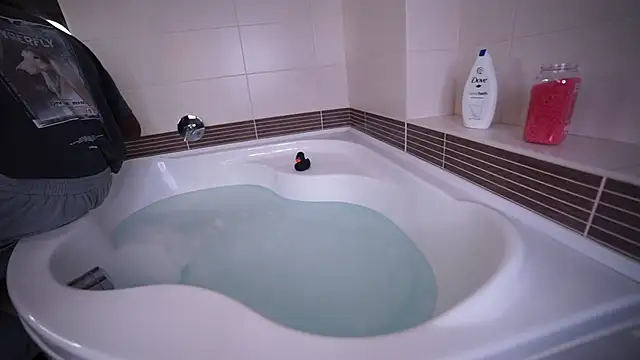 MacTroy online show from March 9, 2025, 7:05 pm