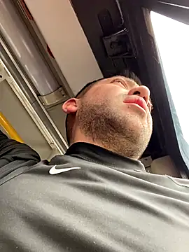 JuanZapata33 online show from November 21, 2025, 5:23 pm