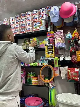 JuanZapata33 online show from December 22, 2025, 8:09 pm