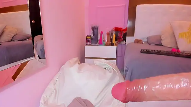 alysonJackson online show from April 8, 2026, 7:37 pm