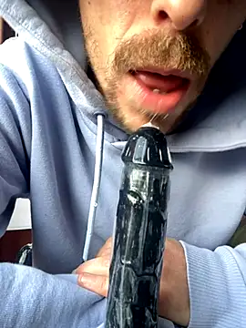 Snapshot of dann1111 chatting on October 25, 2025, 3:34 pm dann1111 online show from October 25, 2025, 3:34 pm