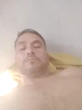 Snapshot of estuker22 chatting on November 8, 2025, 7:17 pm estuker22 online show from November 8, 2025, 7:17 pm