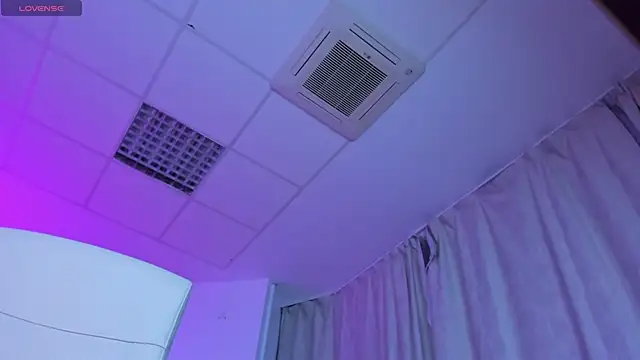 Snapshot of SinCityLiz chatting on November 18, 2025, 10:45 pm SinCityLiz online show from November 18, 2025, 10:45 pm