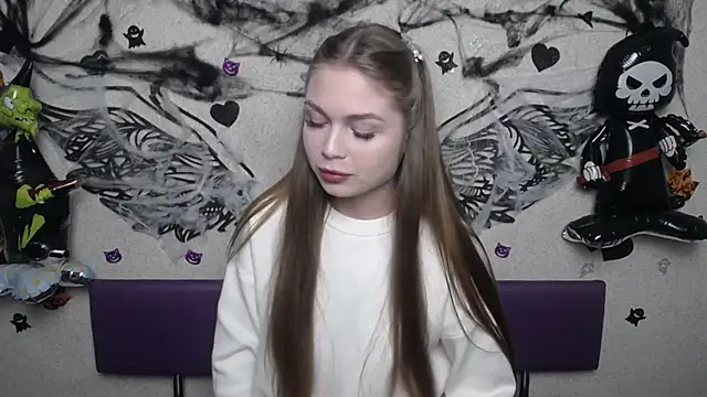 LaraPika online show from October 25, 2025, 5:02 pm