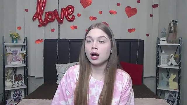 Snapshot of LaraPika chatting on April 22, 2026, 5:03 am LaraPika online show from April 22, 2026, 5:03 am