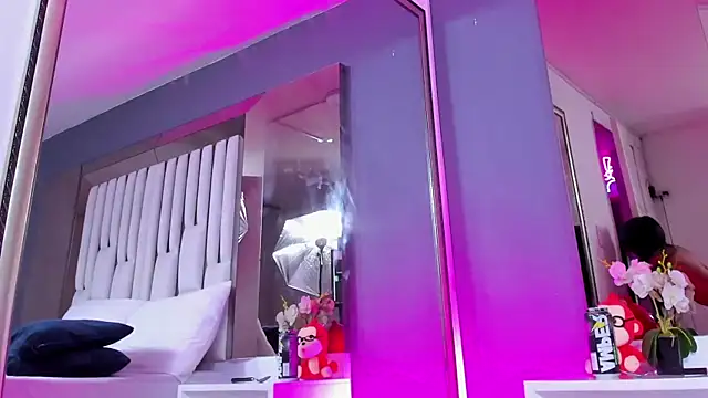 Snapshot of Kitty_Eliffe chatting on March 1, 2025, 1:32 am Kitty Eliffe online show from March 1, 2025, 1:32 am