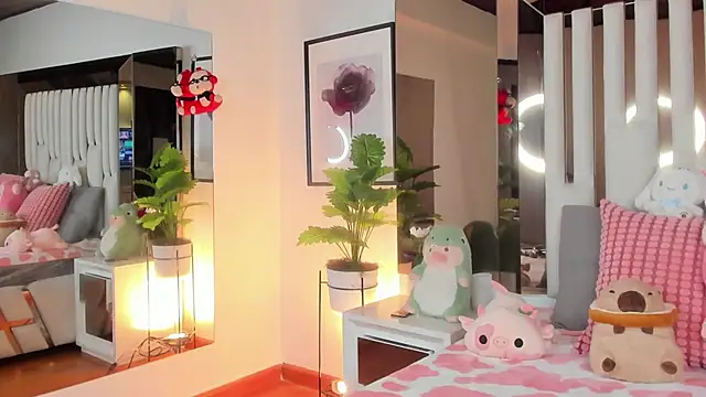 Snapshot of Kitty_Eliffe chatting on September 13, 2025, 10:32 pm Kitty Eliffe online show from September 13, 2025, 10:32 pm