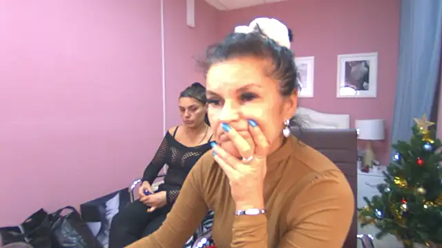 EricaAndPenelopa online show from December 5, 2024, 8:38 pm