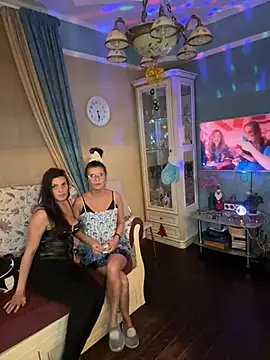 EricaAndPenelopa online show from December 7, 2024, 2:36 am