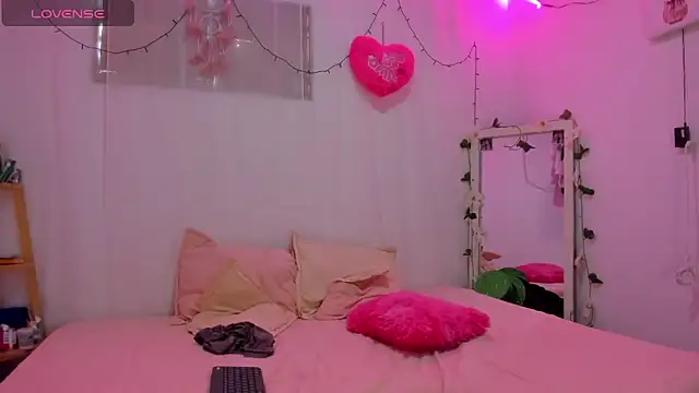 catalina and roger online show from March 20, 2025, 1:59 pm