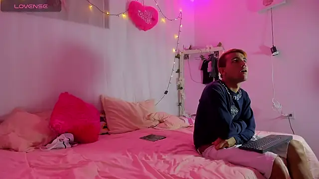 catalina and roger online show from March 10, 2025, 4:07 am