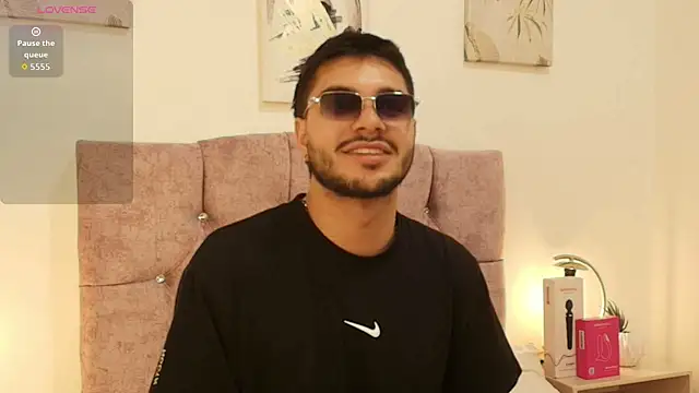 Amadeo Wild online show from April 15, 2026, 4:07 am