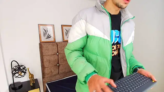 Amadeo Wild online show from January 17, 2025, 2:07 pm