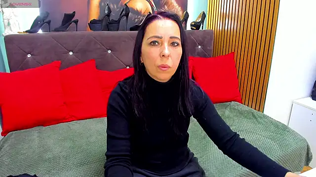 LauraSin online show from February 16, 2026, 7:12 pm