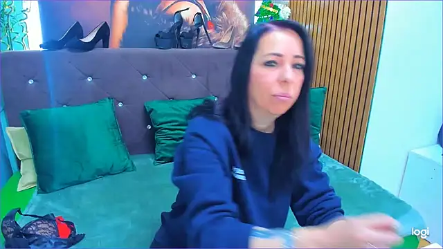 LauraSin online show from December 20, 2025, 4:15 am