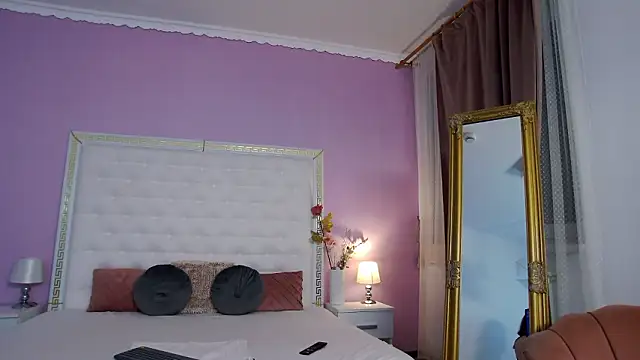 Lenna Paul online show from February 6, 2026, 5:03 am