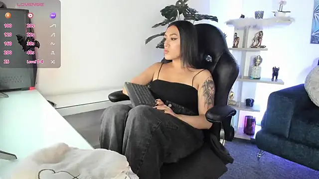 BaphyBaby online show from November 7, 2025, 7:18 pm