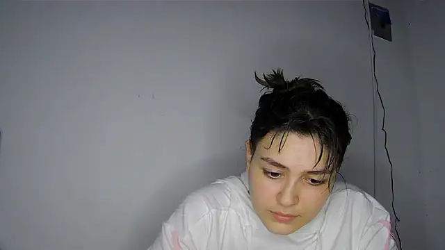 Snapshot of soysara15 chatting on June 16, 2026, 2:33 am soysara15 online show from June 16, 2026, 2:33 am