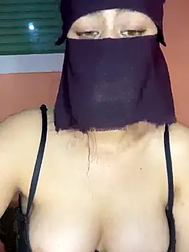 Snapshot of Lalou chatting on November 17, 2025, 10:19 am Lalou online show from November 17, 2025, 10:19 am