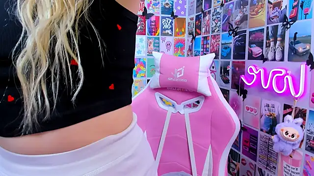 MiaMilas online show from January 12, 2026, 2:24 pm