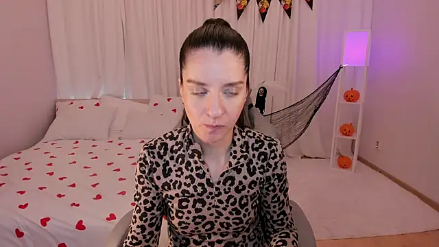 helentasty online show from October 30, 2025, 3:49 am