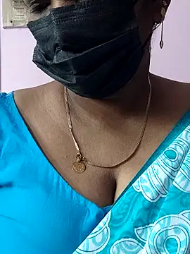 mallu-sumi online show from April 29, 2026, 2:05 am