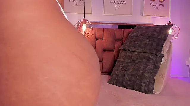 kristakinnky online show from March 27, 2026, 11:44 am