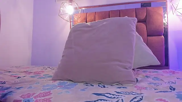 kristakinnky online show from October 9, 2025, 1:55 pm