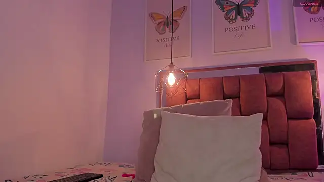 kristakinnky online show from September 20, 2025, 1:27 pm